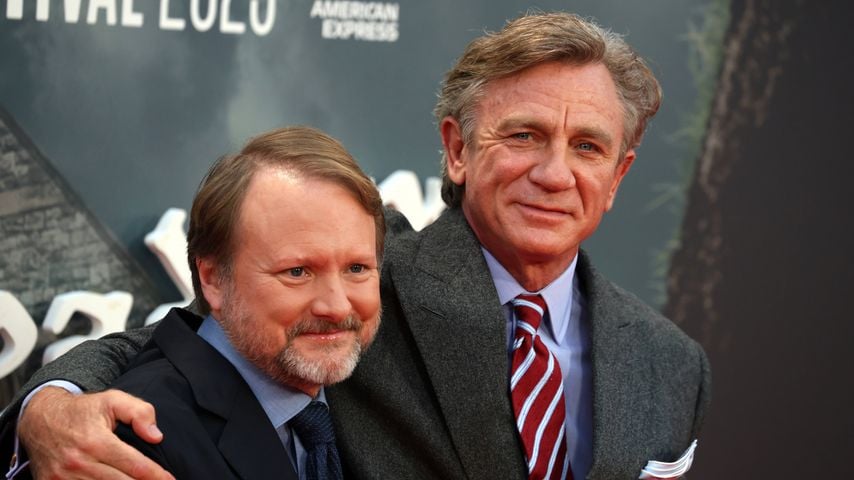 Rian Johnson und Daniel Craig bei der Eröffnungsgala von Wake Up Dead Man: A Knives Out Mystery