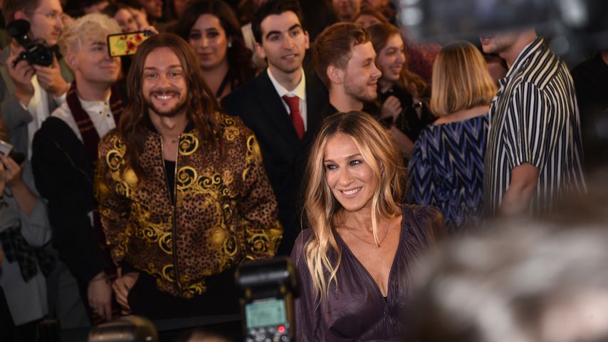 Riccardo Simonetti und Sarah Jessica Parker (vorne rechts) auf einer Veranstaltung, September 2019