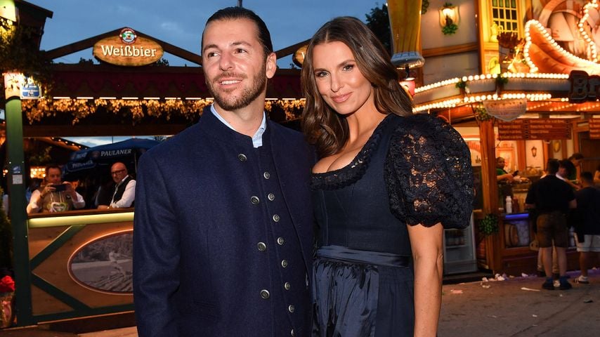 Laura Wontorra und Riccardo Basile verliebt auf der Wiesn