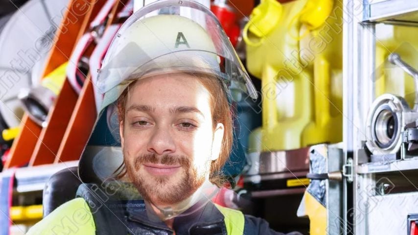 Riccardo Simonetti als Feuerwehrmann