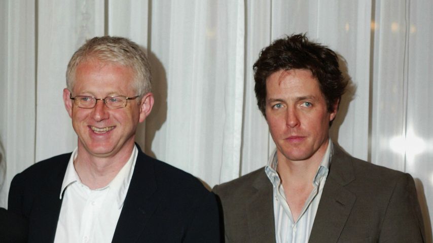 Richard Curtis und Hugh Grant 2003 bei der Präsentation von "Tatsächlich Liebe"