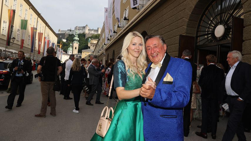 Richard Lugner mit seiner neuen Freundin bei den Salzburger Festspielen 2021