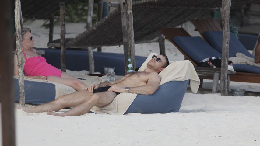 Richard Madden mit seiner Mutter Pat in Mexiko