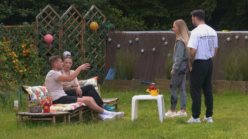 Richard, Vanessa, Michelle und Maki im "Sommerhaus der Normalos"