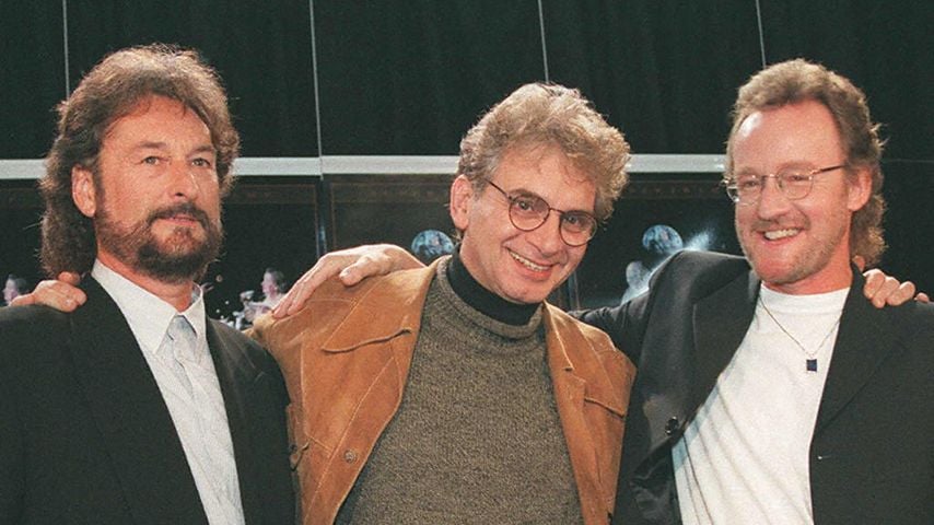 Rick Davies und John Helliwell von Supertramp und ihr Produzent Jacques Douglas