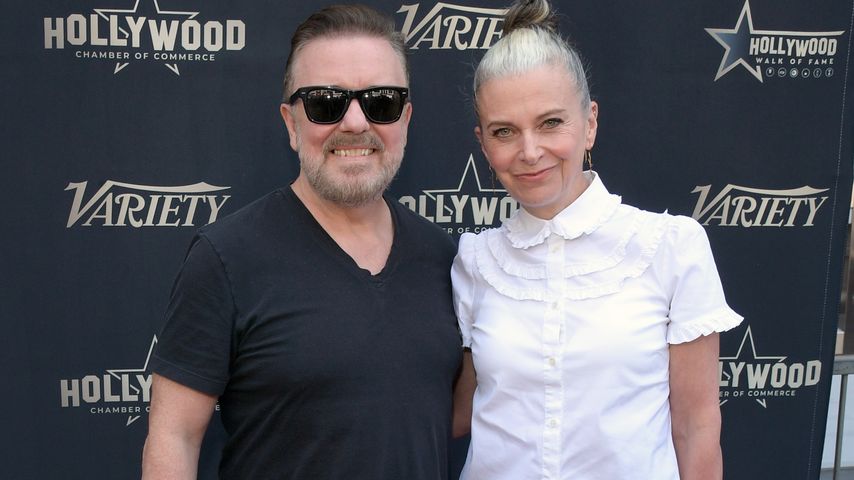 Ricky Gervais mit seiner Partnerin Jane Fallon im Mai 2025