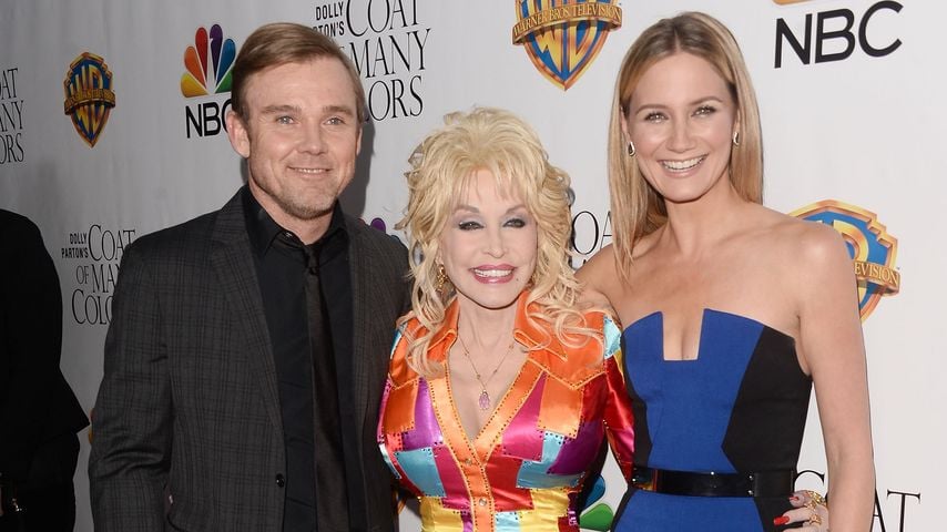 Ricky Schroder, Dolly Parton und Jennifer Nettles bei der Premiere von "Dolly Parton's Coat of Many Colors" im Egyptian Theatre