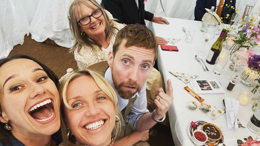Ricky Wilson mit seiner Frau Grace Zito und weiteren Gästen an seiner Hochzeit