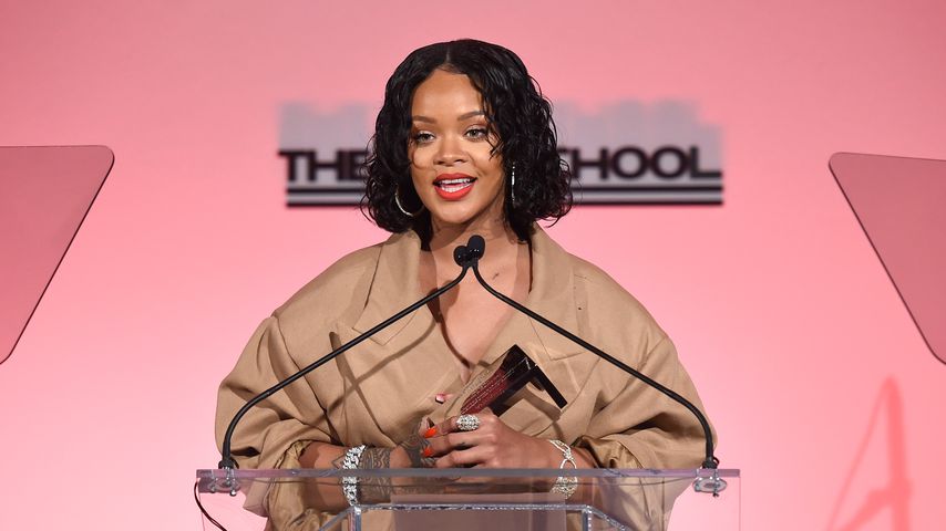 Jeans-Ungeheuer: Rihanna wagt sich wieder in Freaky-Outfit!