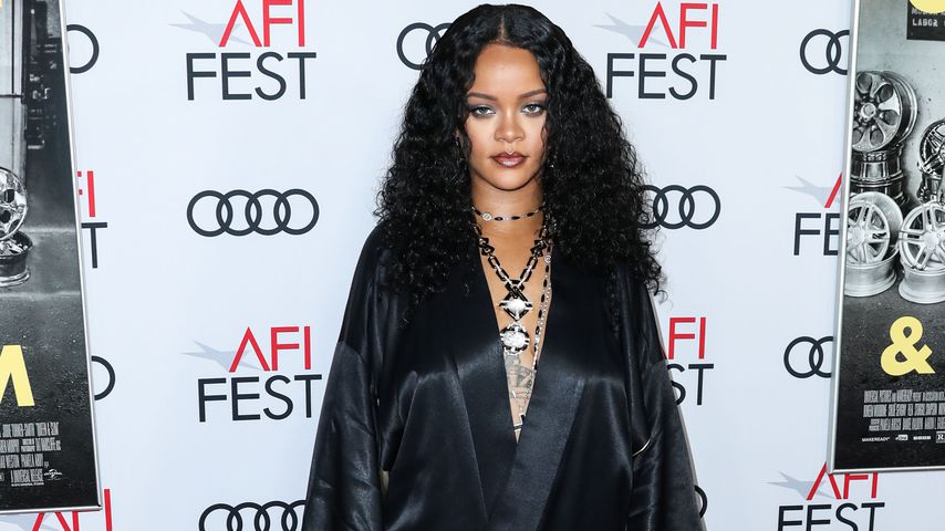 Heiß in Schwarz: Rihanna überrascht auf Red-Carpet-Event!