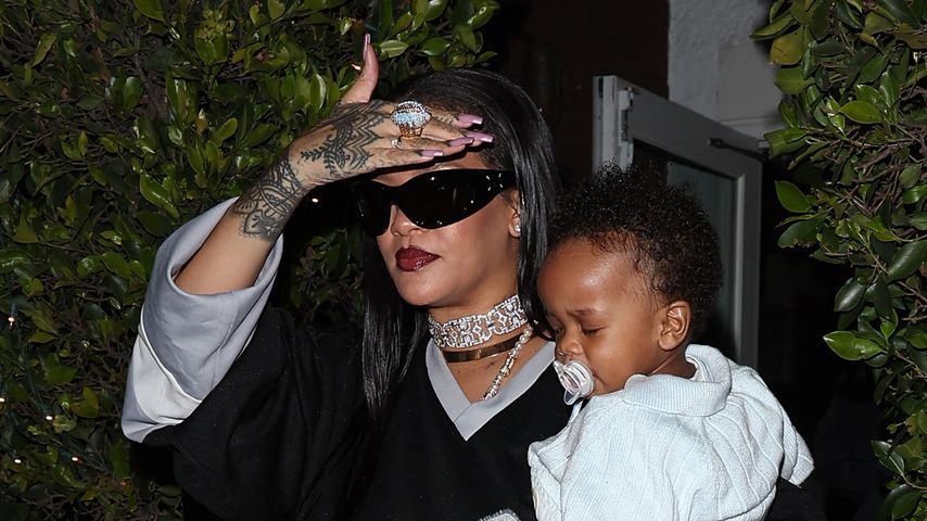 Rihanna mit ihrem Sohn auf dem Arm, April 2023