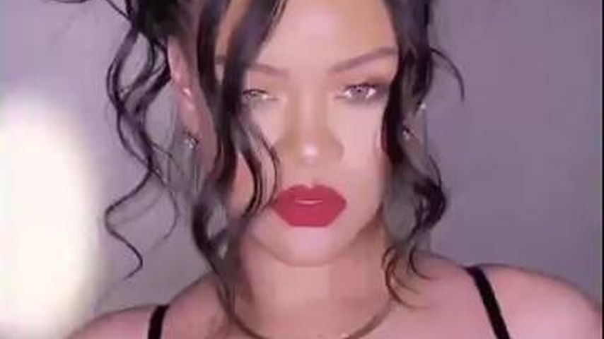 Wild und verrucht: Rihanna posiert in knappen Lederdessous