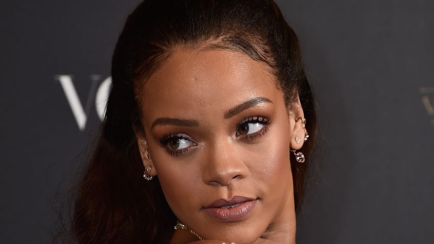 Was. für. ein. Kleid! Rihanna verblüfft mit XXL-Schleppe!