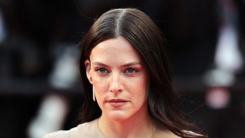 Riley Keough umgeht Cannes-Dresscode mit transparentem Kleid