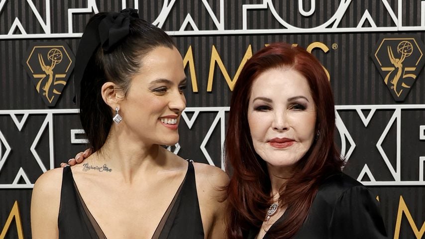 Riley Keough und ihre Oma Priscilla Presley bei den Emmys 2024