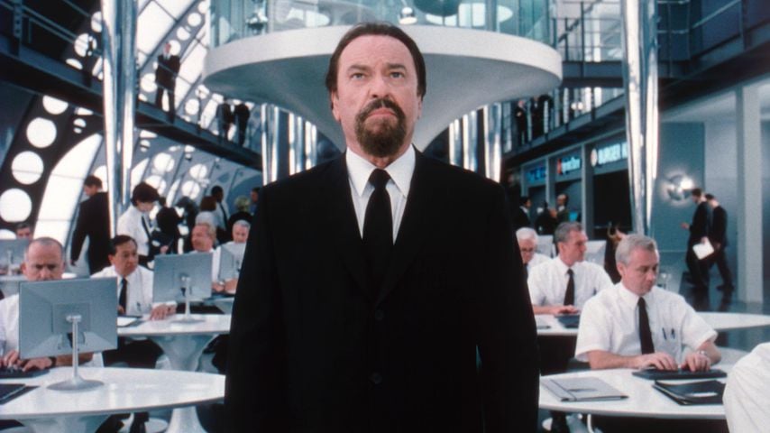 Rip Torn in "Men in Black 2"