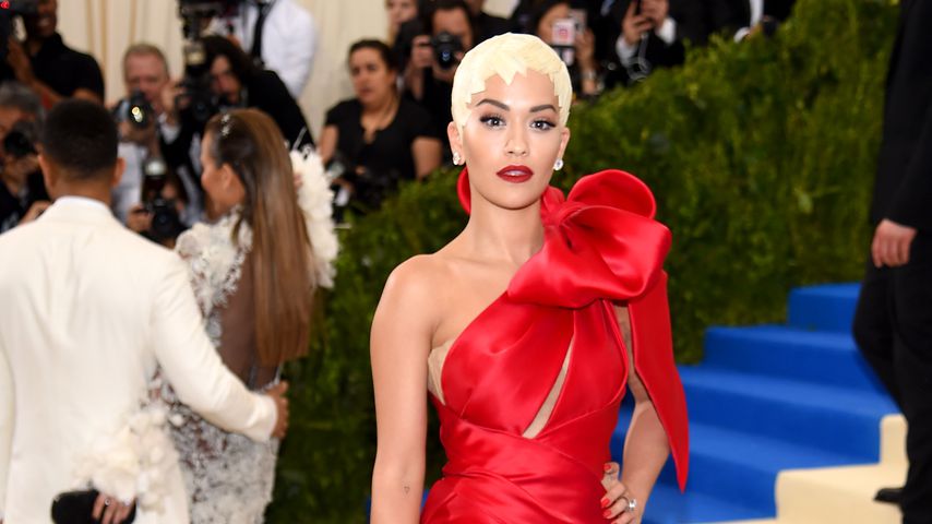 Party all night! Rita Ora als hippe Putzfrau in Berlin!