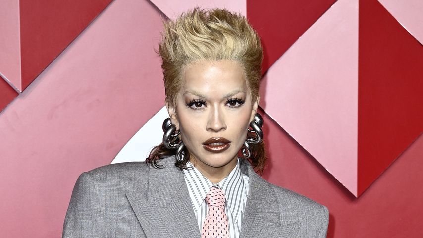 Krasse Veränderung: Rita Ora überrascht mit blondem Vokuhila