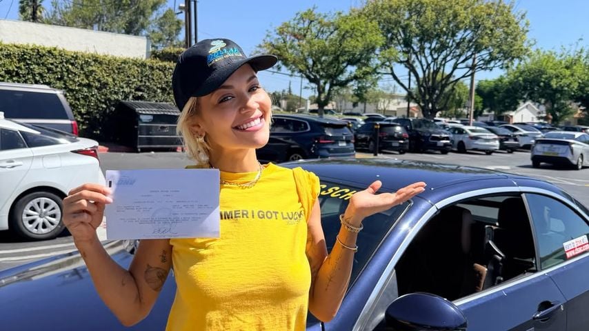 Rita Ora besteht die Führerscheinprüfung nach zwölf Jahren
