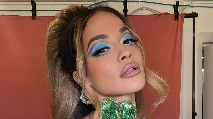 Bunt und viel Glitzer: Rita Ora bringt den Retro-Look zurück