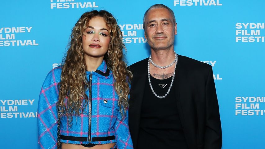 Erster Jahrestag: Rita Ora und Taika zeigen Hochzeitsfotos