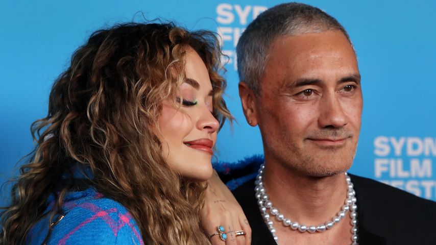 Rita Ora schwärmt von Kennenlernen mit ihrem Mann Taika!