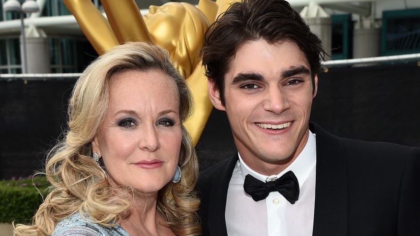 RJ Mitte und Dyna Mitte bei den 66. Primetime Emmy Awards im Nokia Theatre L.A. Live, Los Angeles, am 25. August 2014