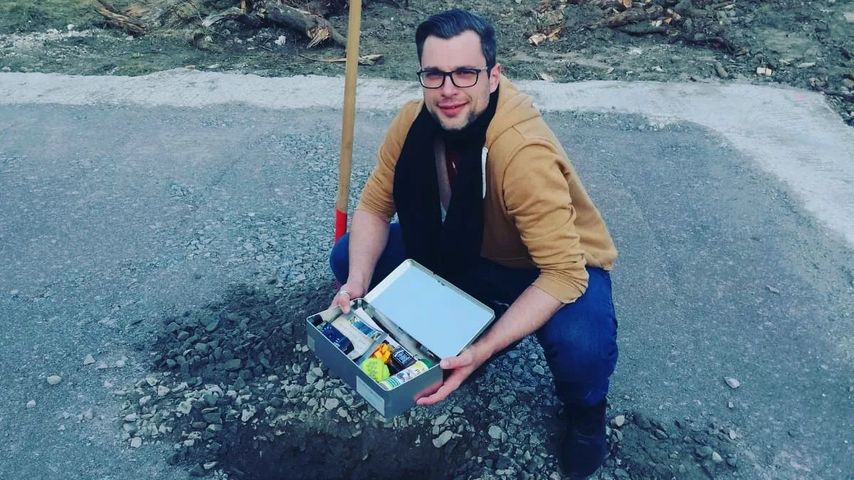 Robert auf seinem Grundstück, März 2022