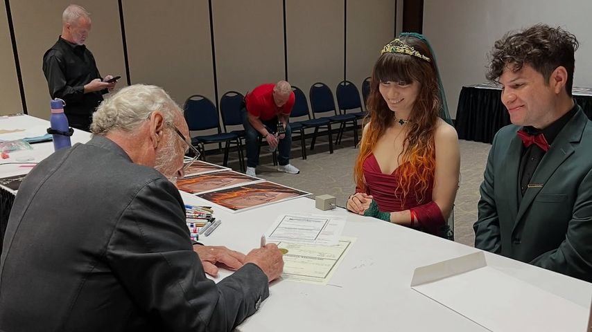 Robert Englund, Sarah Weidner und Adrian Barcelona, Oktober 2025