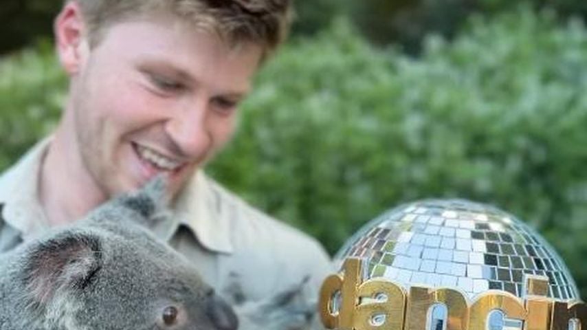 Robert Irwin zeigt Zootieren "Dancing with the Stars"-Pokal