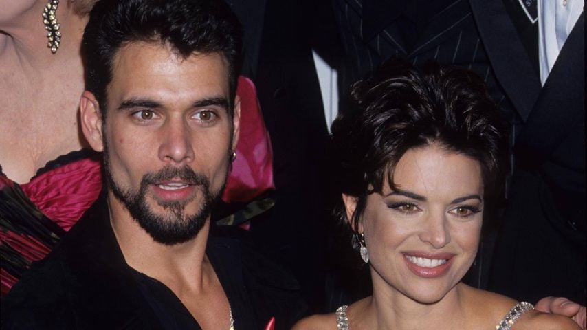 Robert Kelker-Kelly und Lisa Rinna posieren bei einer Veranstaltung