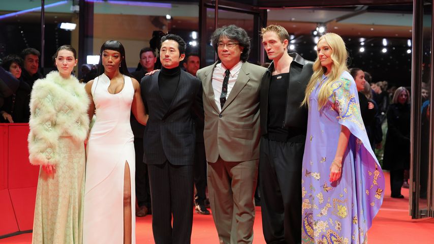 Robert Pattinson (2. v. r.) und seine Co-Stars bei der Berlinale 2025