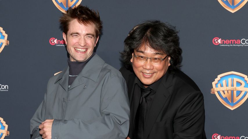 Robert Pattinson und Regisseur Bong Joon-ho