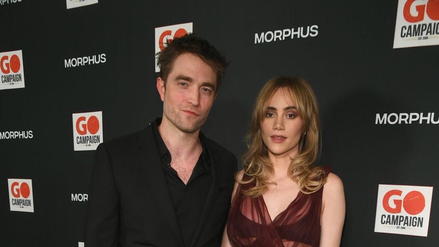 Robert Pattinson und Suki Waterhouse strahlen auf Red Carpet