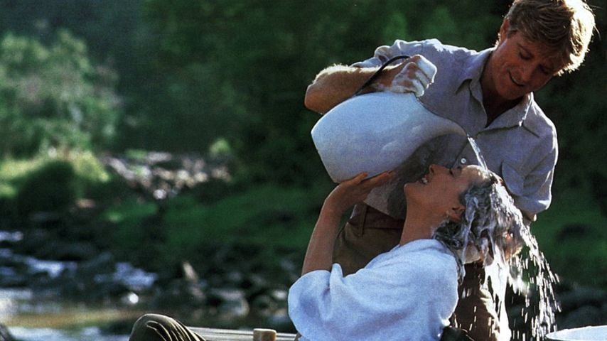 Robert Redford und Meryl Streep in der ikonischen Haarwasch-Szene in "Jenseits von Afrika"
