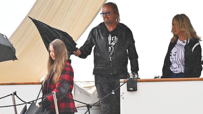 Robert und Carmen Geiss mit ihrer Tochter Davina Shakira auf einem Boot im Jahr 2020