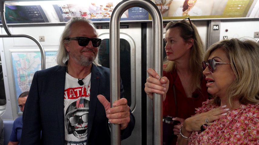 Robert und Carmen Geiss mit Melanie Scheriau in der U-Bahn
