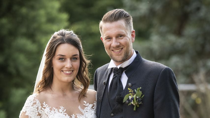 Ein Hochzeitsbild von Robert und Emily von "Hochzeit auf den ersten Blick"
