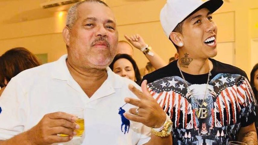 Roberto Firmino (r.) feiert mit seinem Vater José