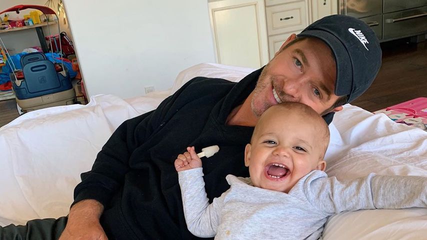 Hier strahlt Robin Thicke mit Tochter Lola (1) um die Wette