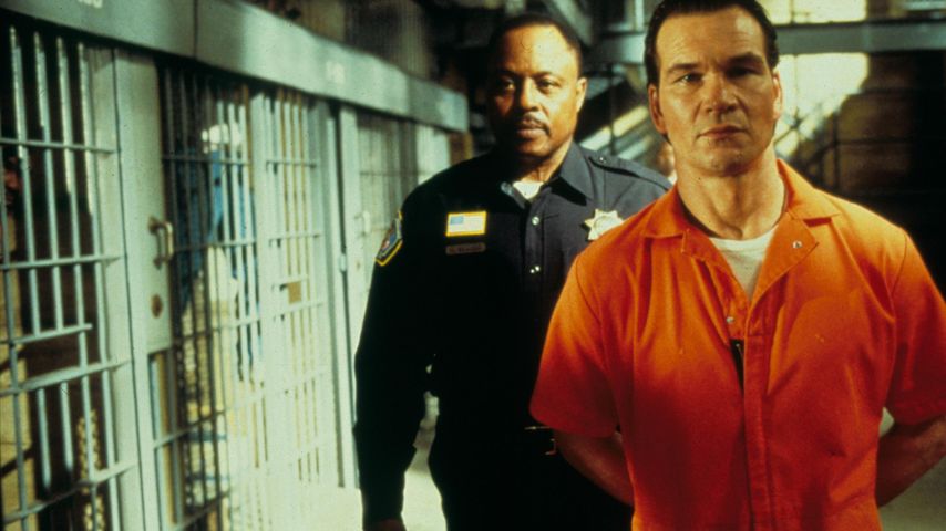 Roger E. Mosley und Patrick Swayze in "Letters from a Killer"