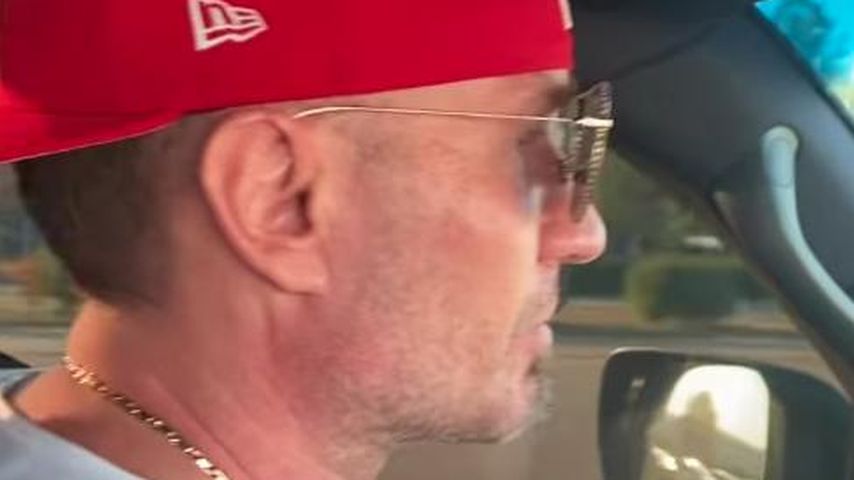 Ohne Hände: Roman Kostomarow fährt nach Amputationen Auto