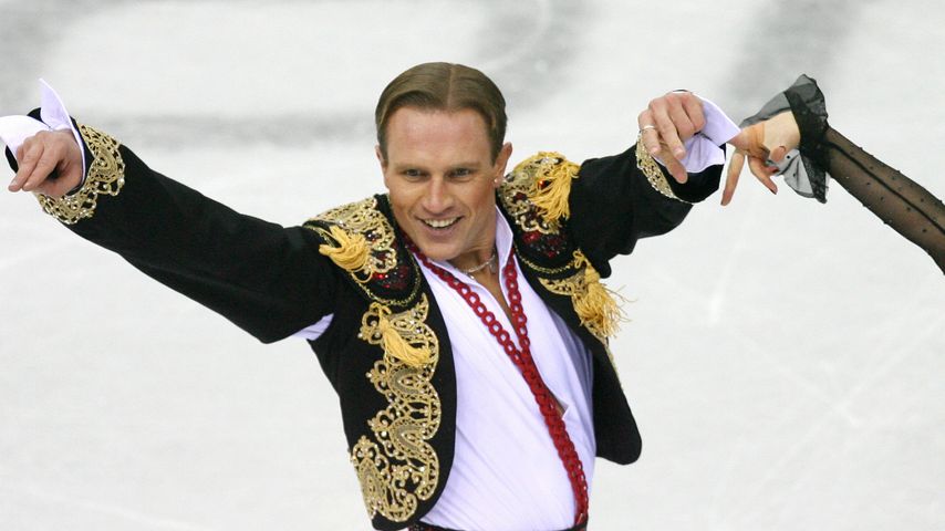 Roman Kostomarow, Eiskunstläufer