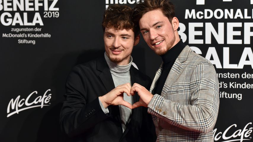 Süß! Lochis-Roman überrascht Fans mit Throwback-Foto!