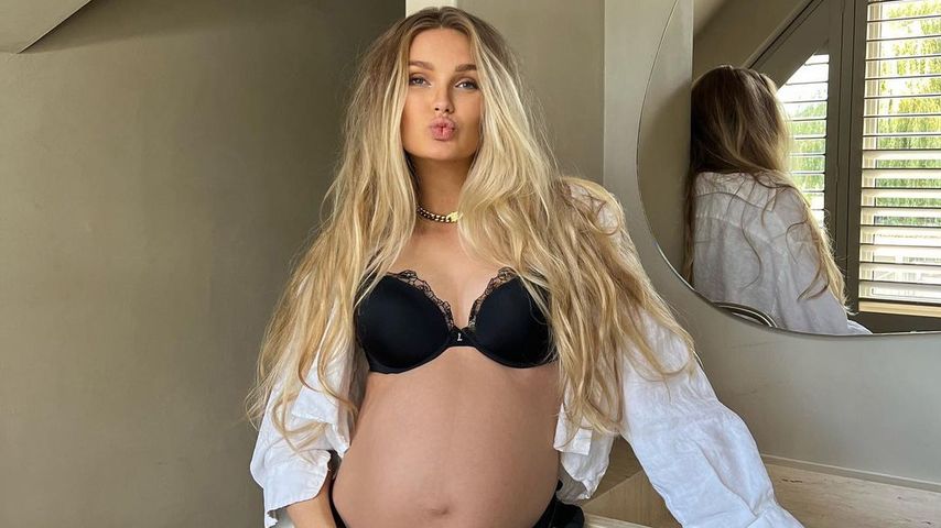 Hochschwanger: Romee Strijd zeigt ihren nackten Babybauch