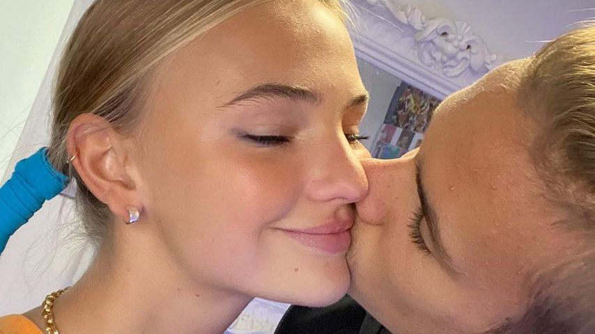 Megaverliebt: Romeo Beckham teilt neues Knutsch-Pic mit Mia