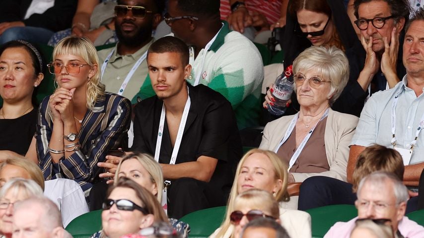 Romeo Beckham mit seiner Freundin Mia Regan