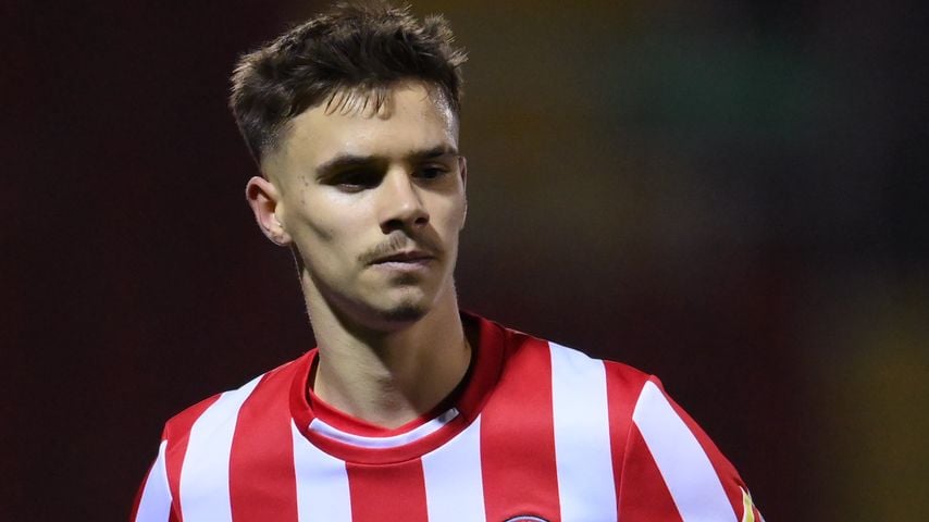 Romeo Beckham holt Pokal mit Brentford: Wo ist Papa David?