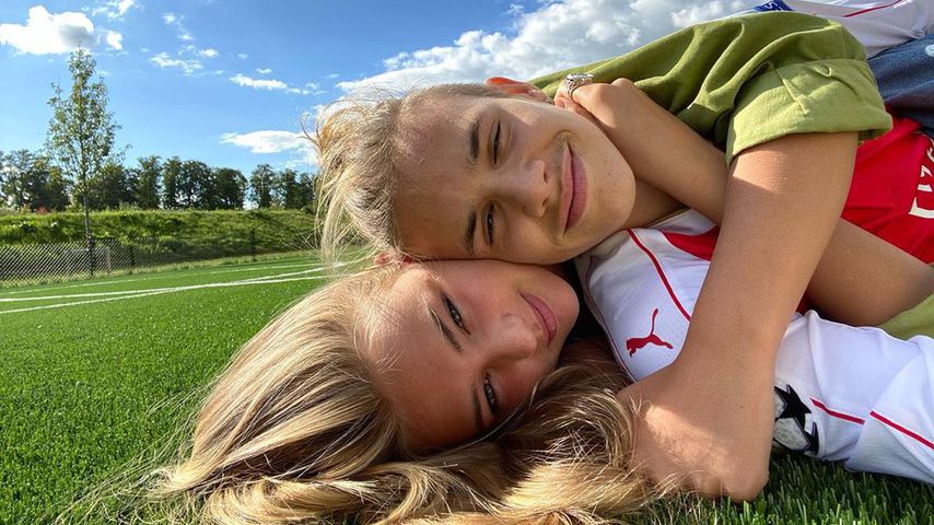So verliebt kuschelt Romeo Beckham mit seiner Freundin