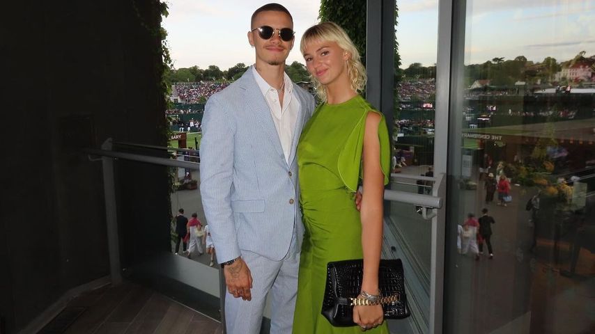 Romeo Beckham und Mia Regan im Juli 2023